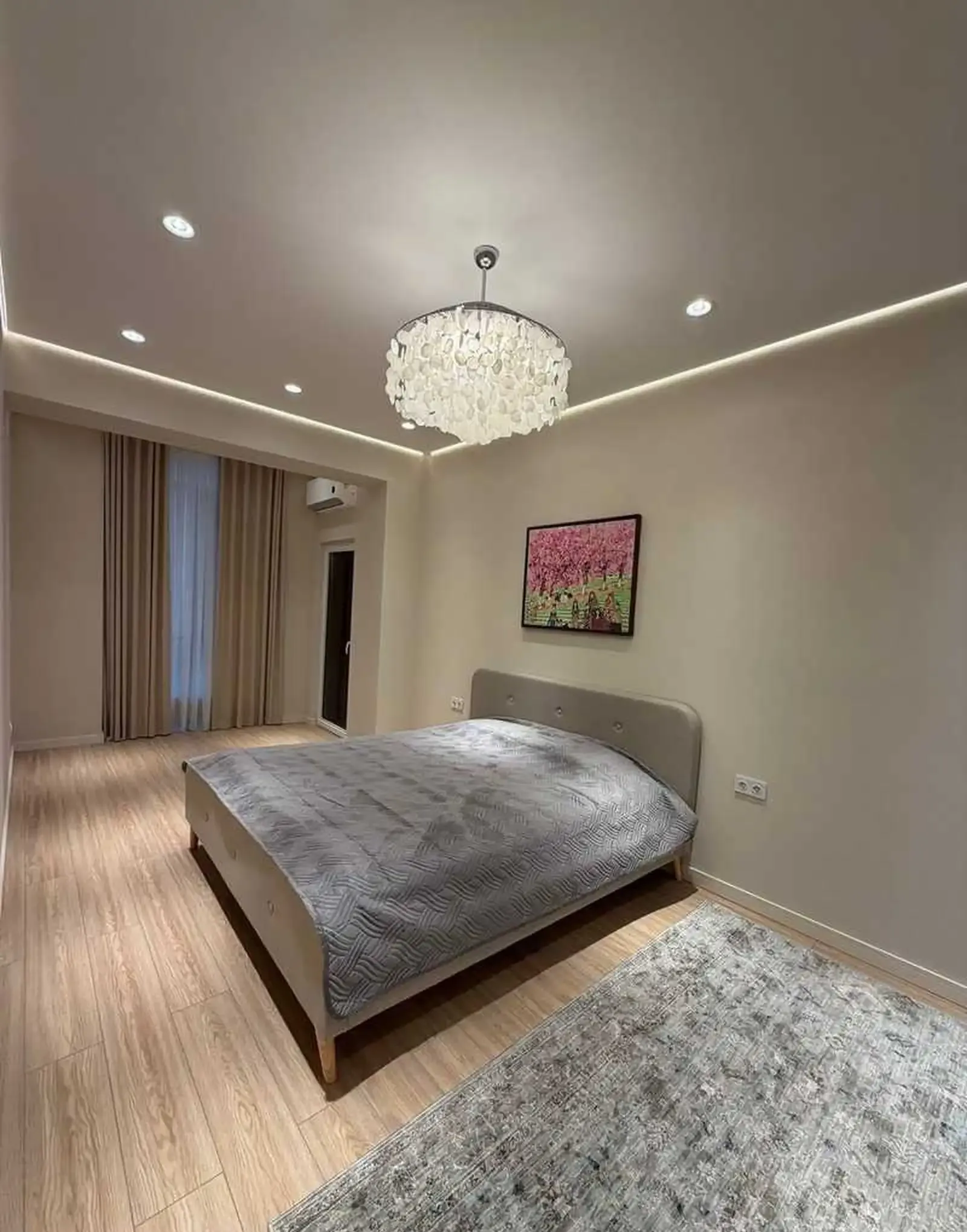 3-комн. квартира, 16 этаж, 100м², Дом Печати, Кафе Тартин
