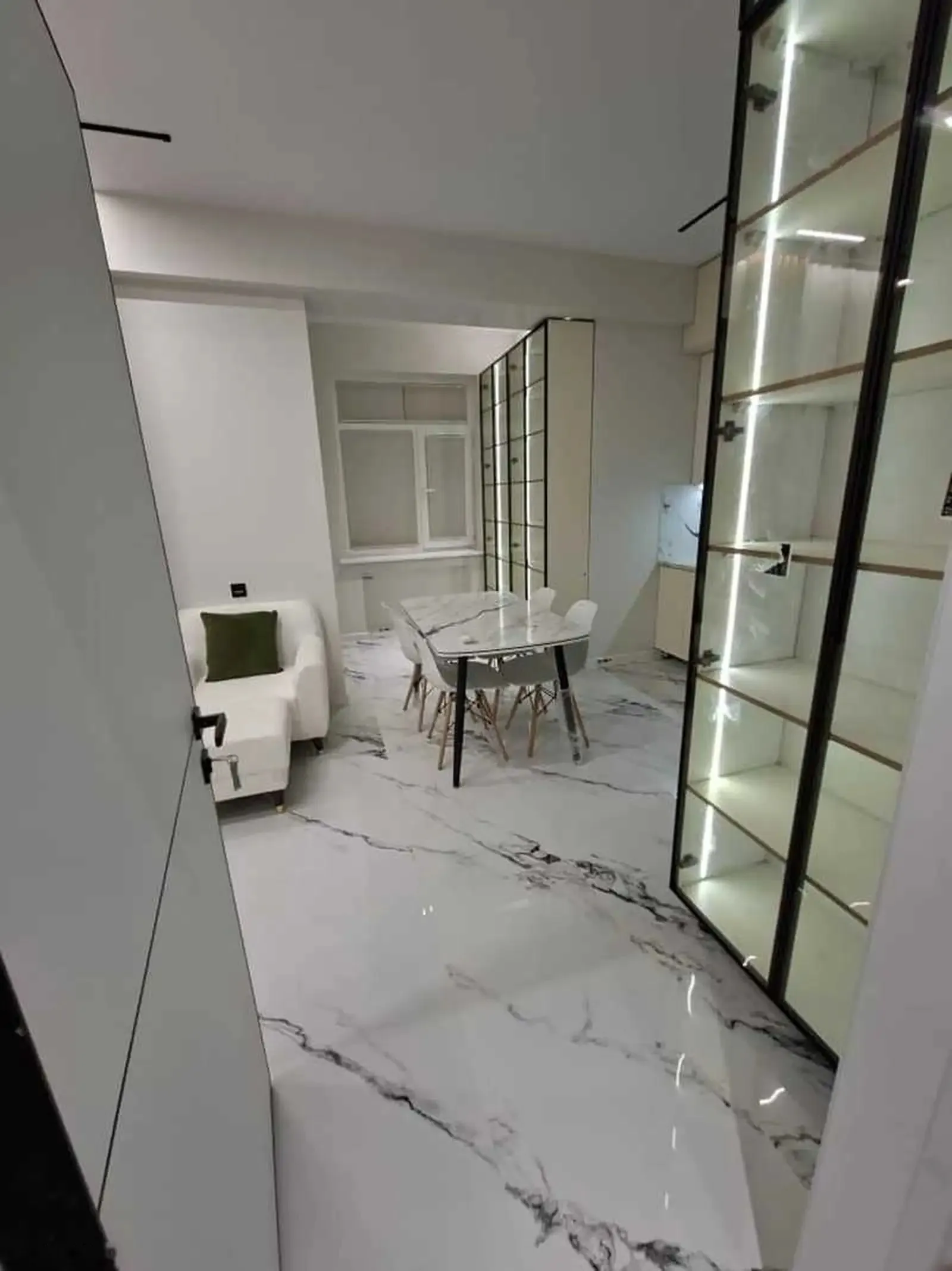 3-комн. квартира, 16 этаж, 87м², пайкари голубой экран