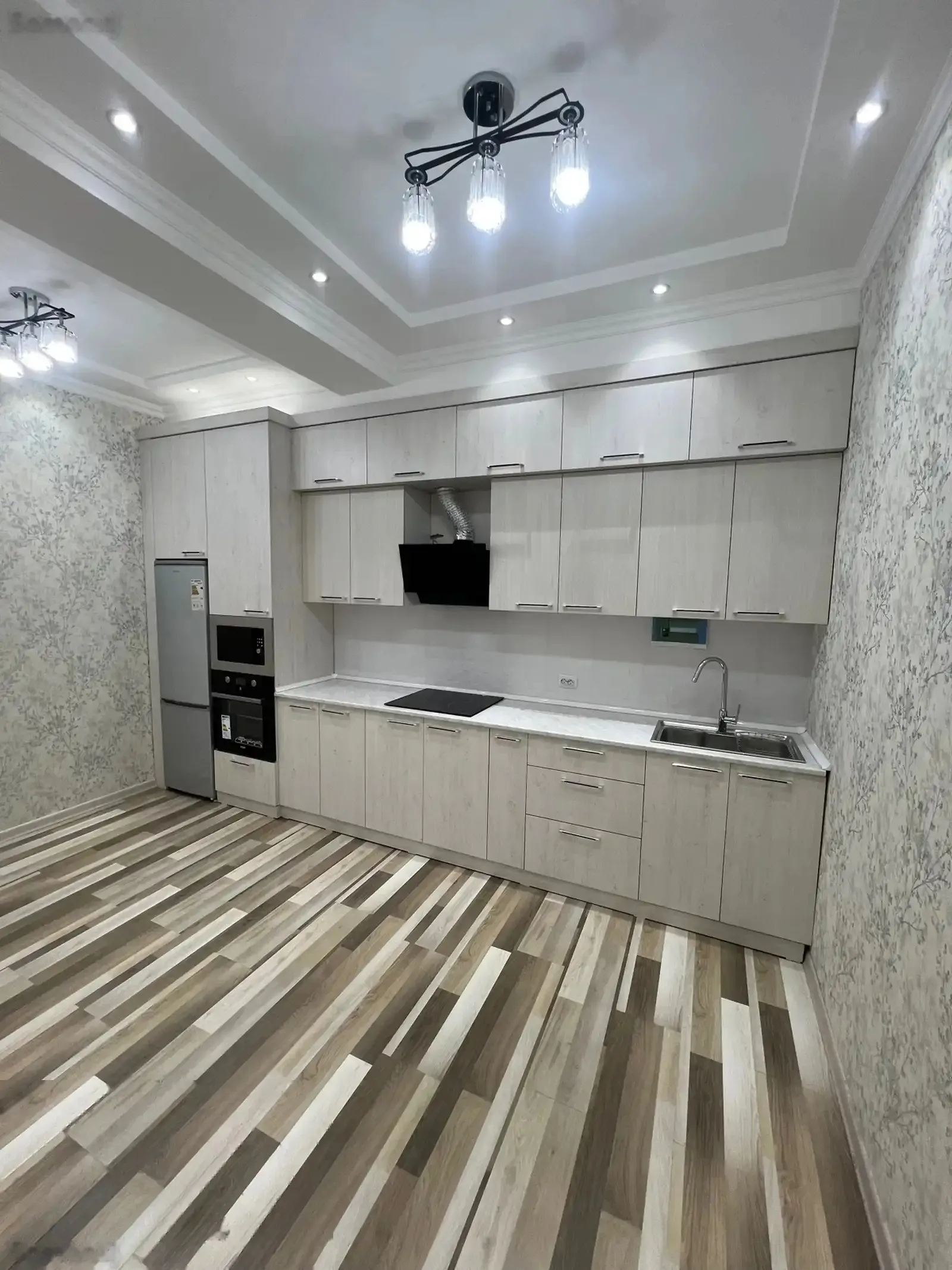 2-комн. квартира, 4 этаж, 97м², Шестопалов 2/3, ориентир Казинои Саидшох, доми Д/З Би 1 маркет
