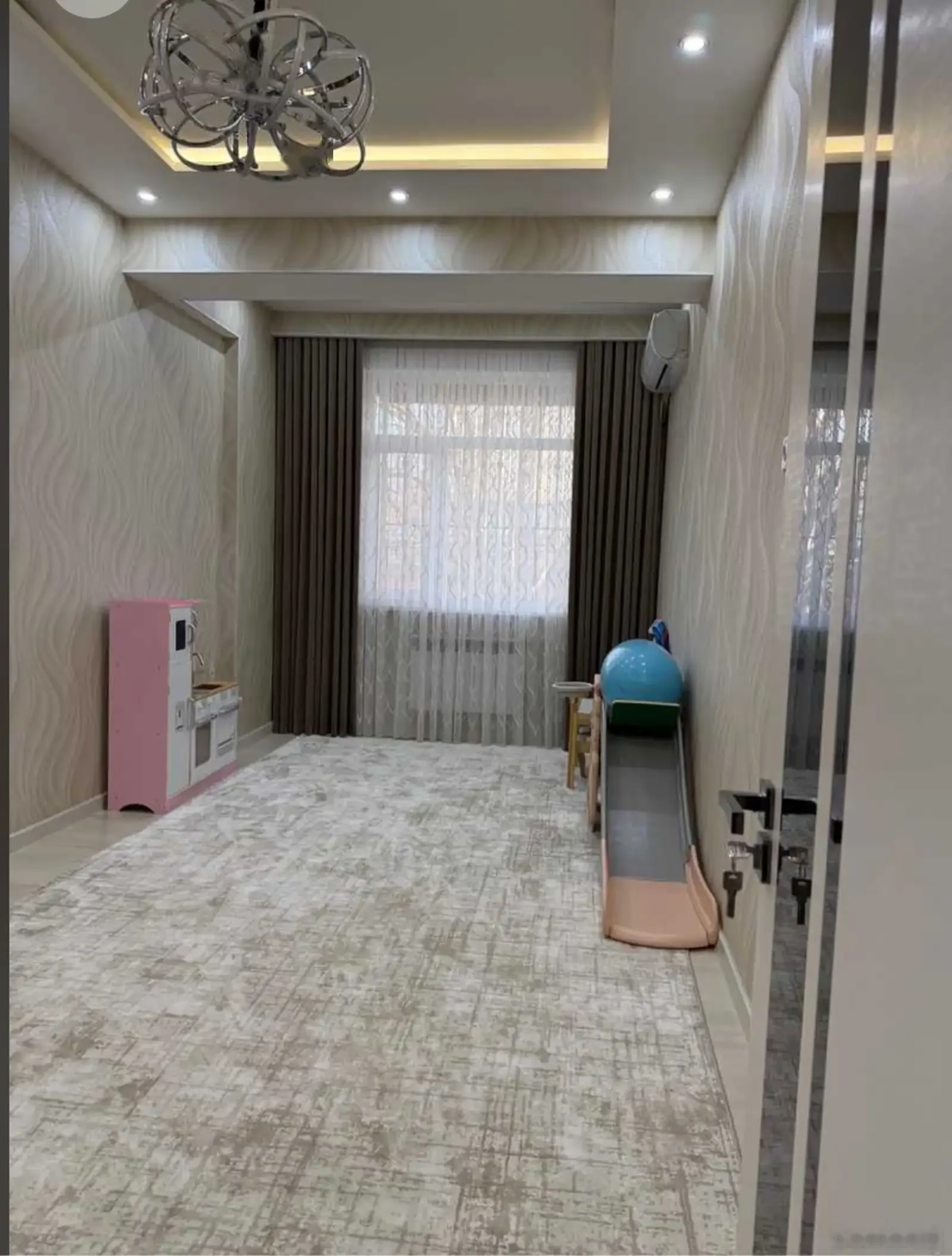 4-комн. квартира, 4 этаж, 120м², Овир гранд отель