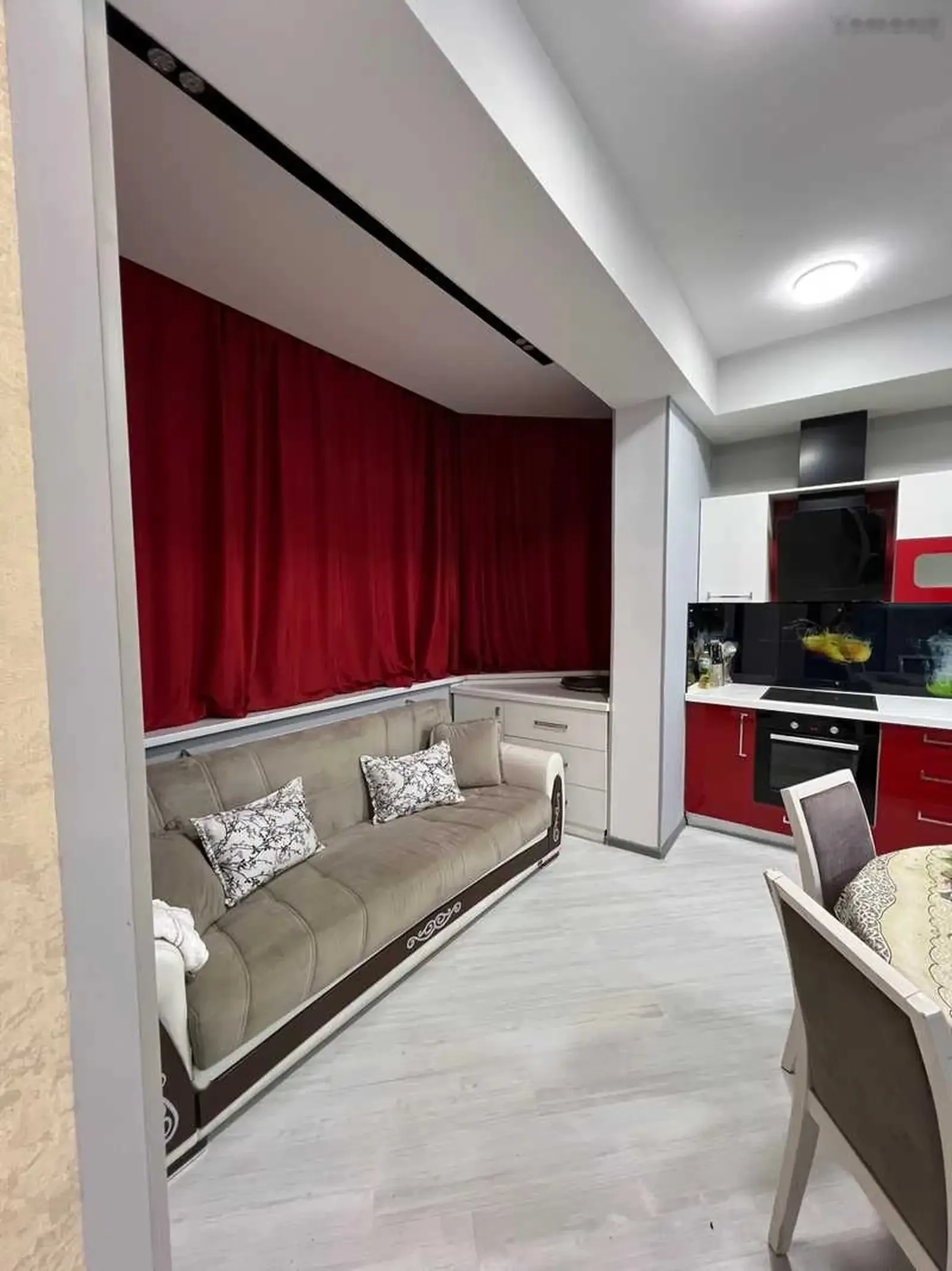 3-комн. квартира, 3 этаж, 180м², дом печать