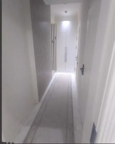 2-комн. квартира, 5 этаж, 58м², Голубой экран