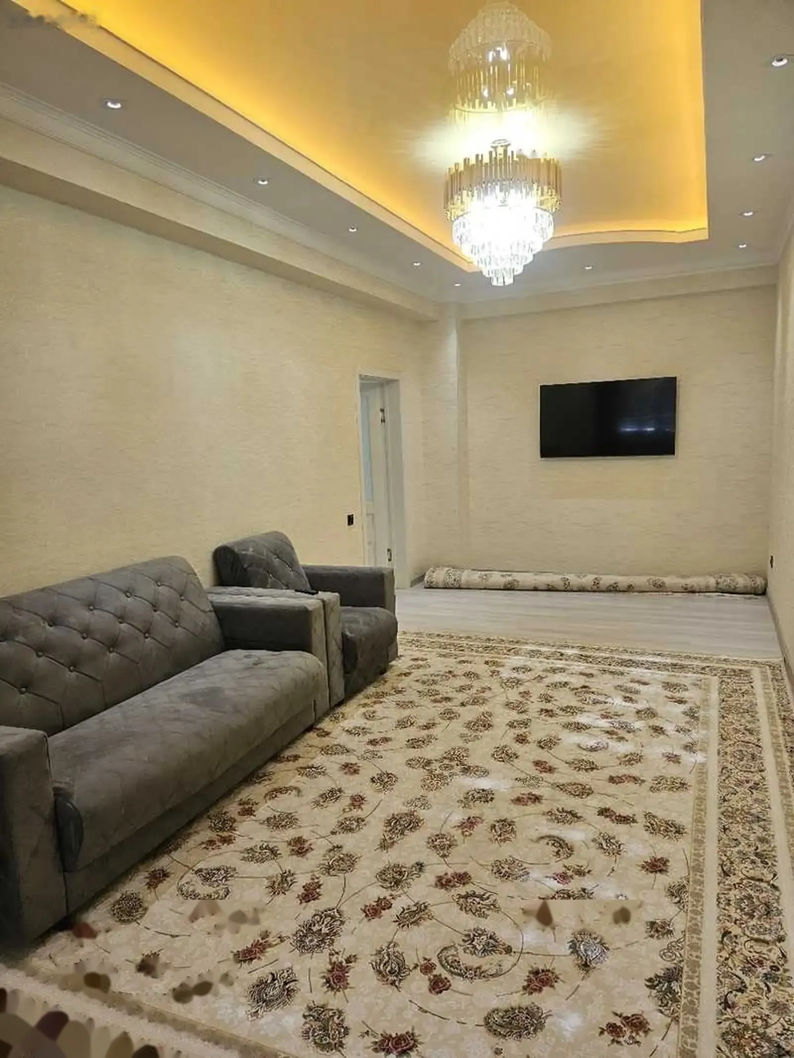 2-комн. квартира, 3 этаж, 80м², Голубой экран
