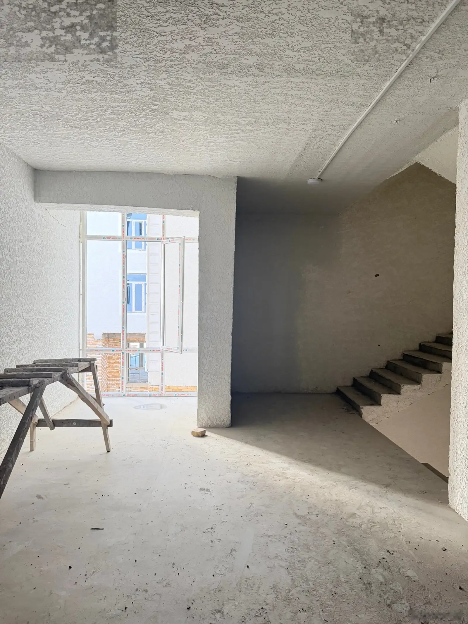 2-комн. квартира, Цокольный этаж, 52 м², 30 мкр, обл больница