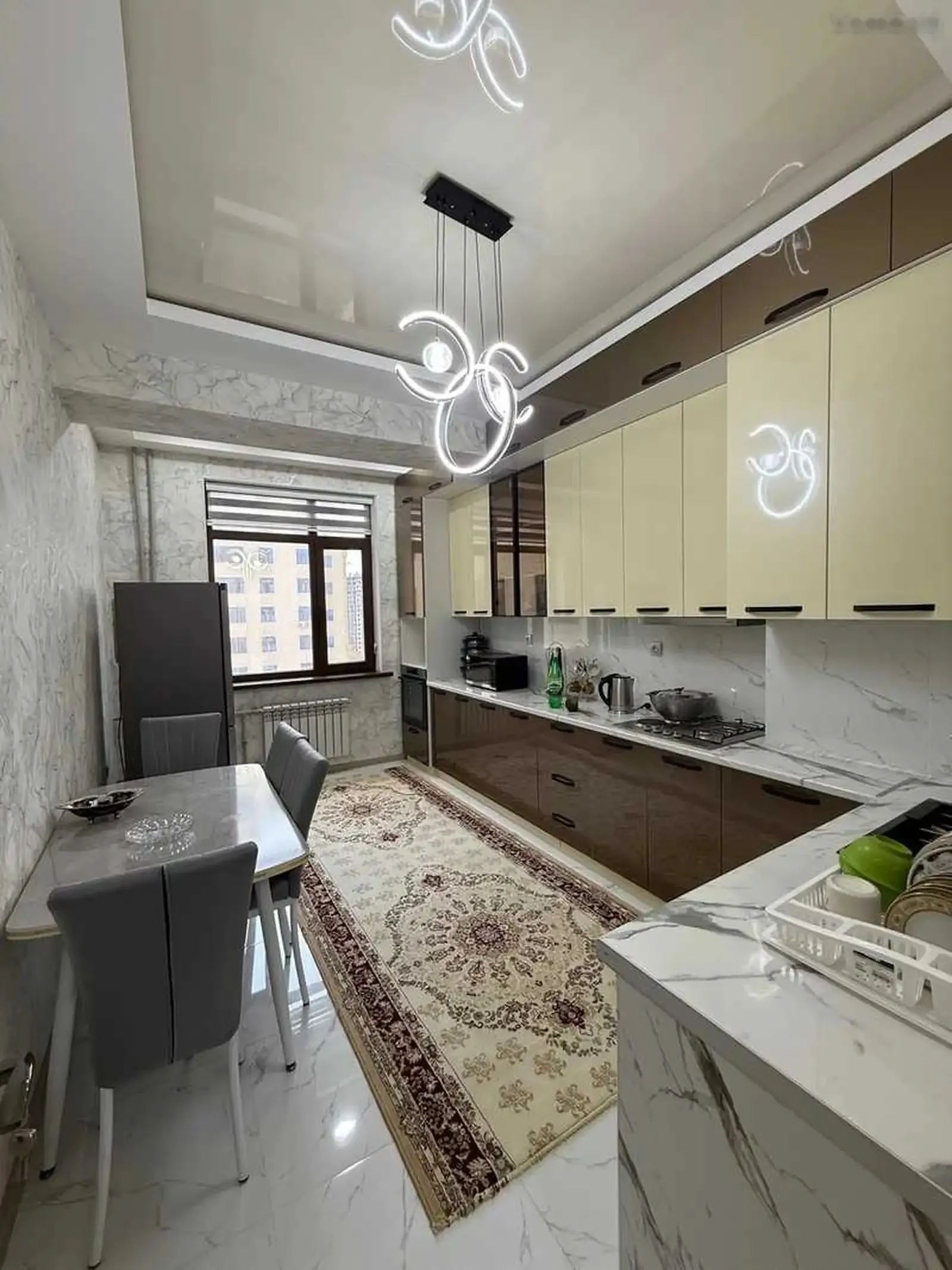 2-комн. квартира, 12 этаж, 80м², голубой экран