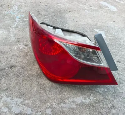 Задние стоп фары от Hyundai Sanata YF
