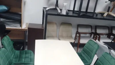 Стол и стулья