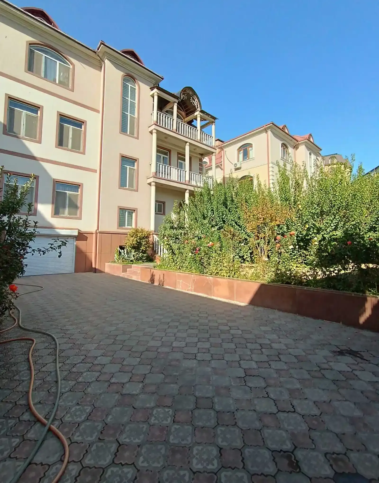 3-этажный, 8 комнатный дом, 826 м², Сино