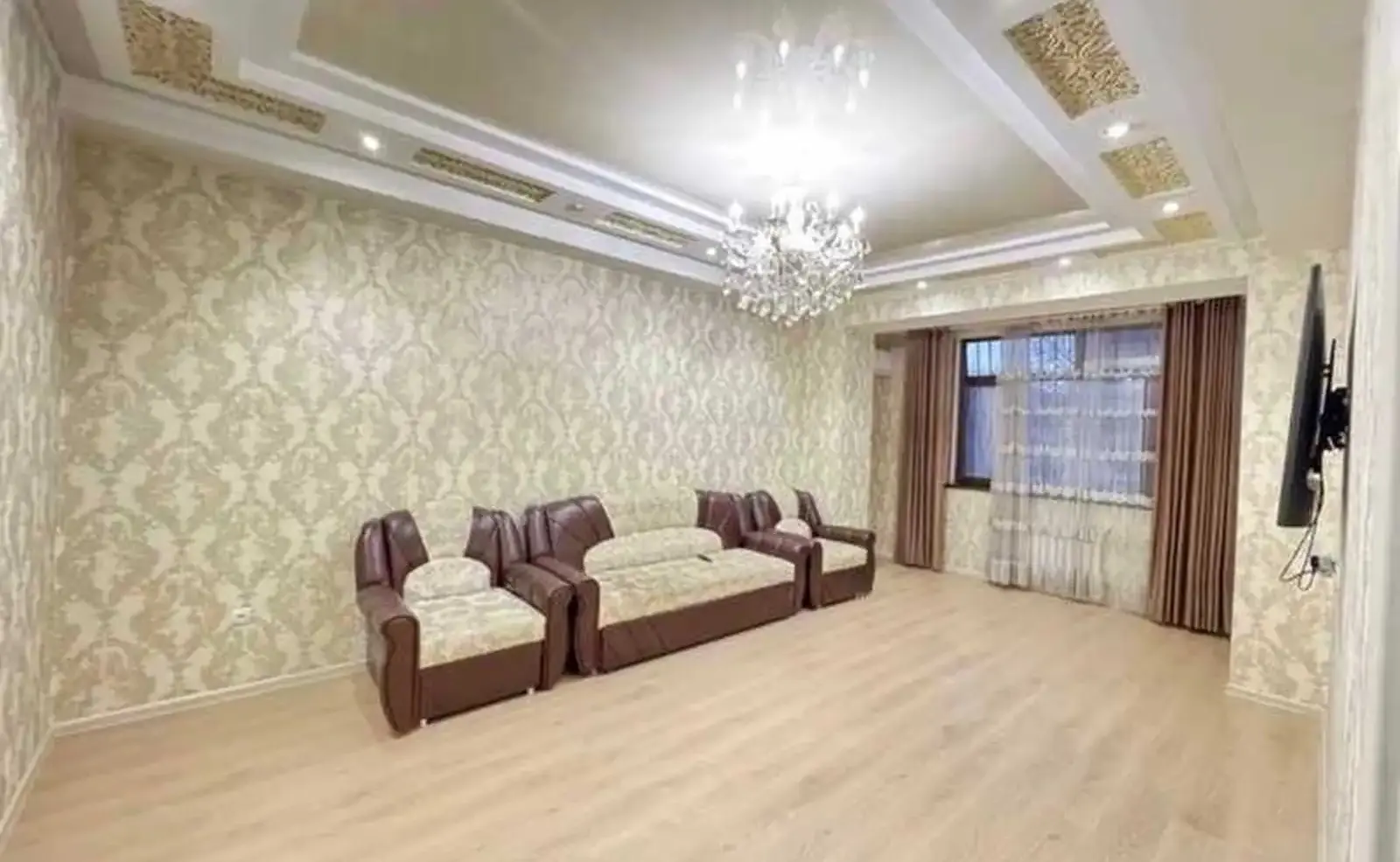 3-комн. квартира, 2 этаж, 105м², Сино
