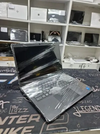 Ноутбук dell 14.0 i5-11th RAM 16GB DDR4 SSD 256GB