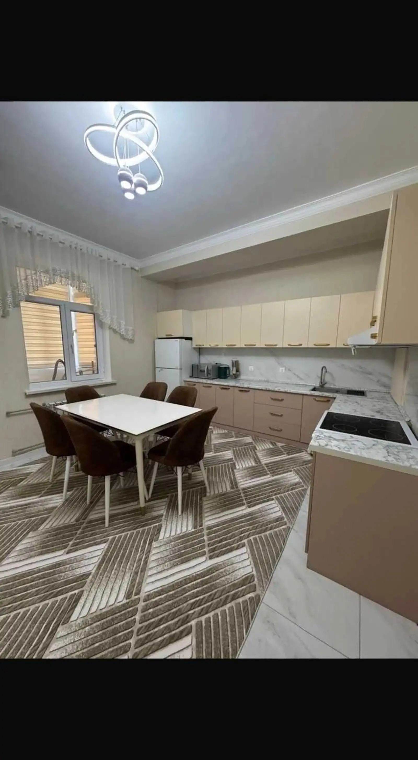 4-комн. квартира, 3 этаж, 190м², Центр