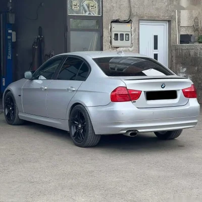 Стекло двери BMW E90