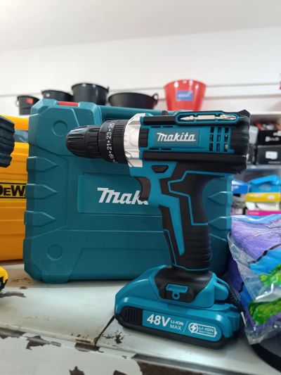 Шуруповёрт Makita