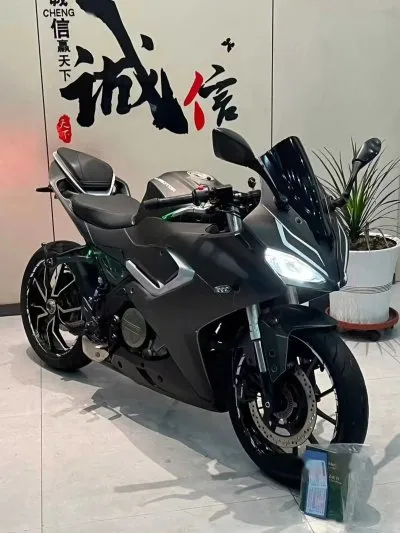 Мотоцикл QJmotor
