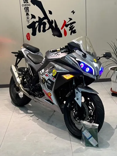 Мотоцикл Kawasaki 400 cc