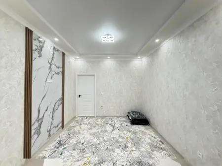 2-комн. квартира, Цокольный этаж, 68 м², 8 мкр — миниатюра 2