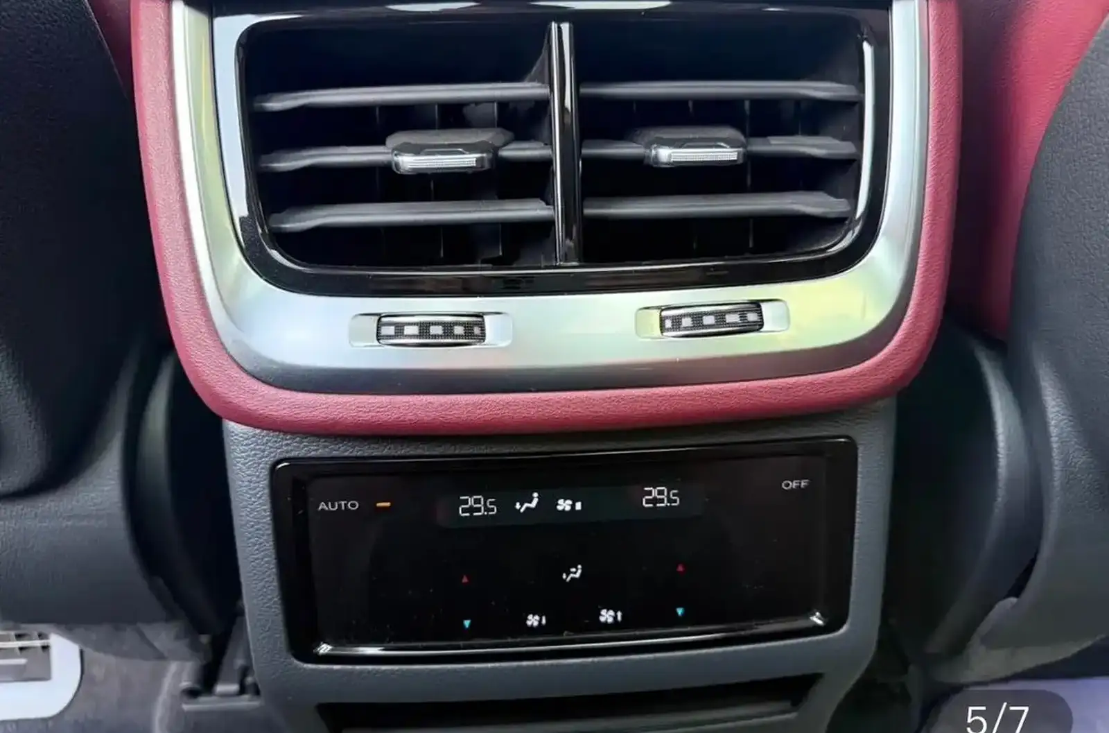 Hongqi E-HS9,