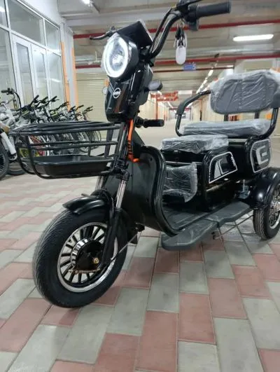 Трёхколёсный скутер