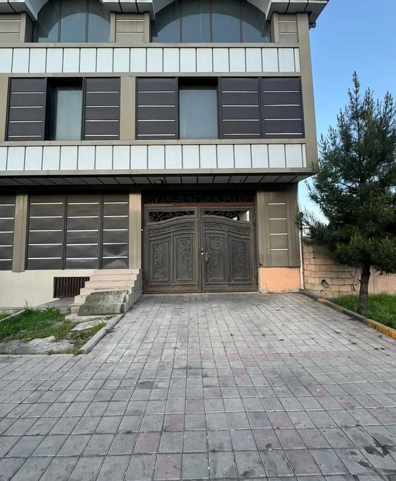 1-этажный, 6 комнатный дом, 250 м², Н.И.Сомони.Хуҷандбиё