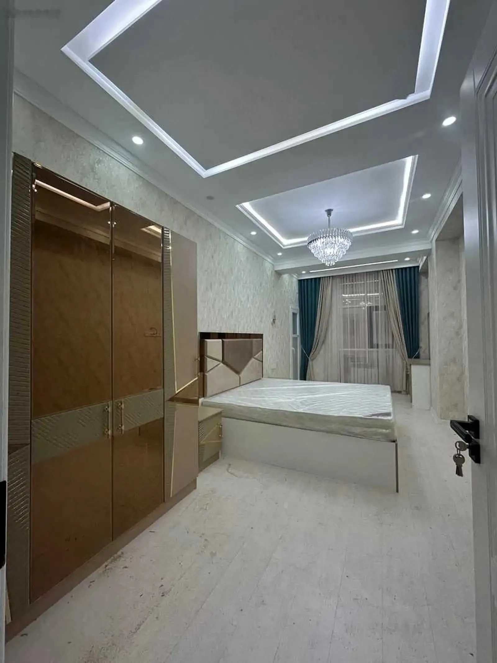 3-комн. квартира, 10 этаж, 110м², Пайкари Голубой экран