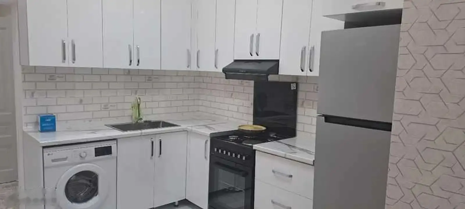 2-комн. квартира, 13 этаж, 75м², голубой экран