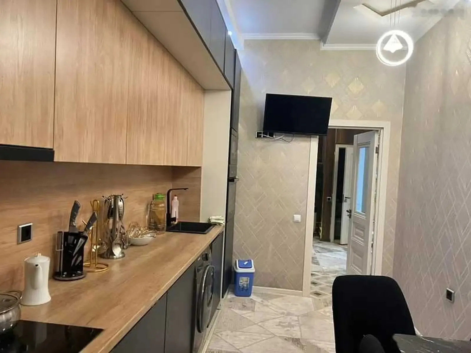 3-комн. квартира, 1 этаж, 100м², 82мкр