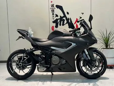 Мотоцикл QJmotor