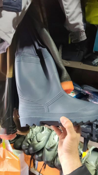 Резиновые сапоги