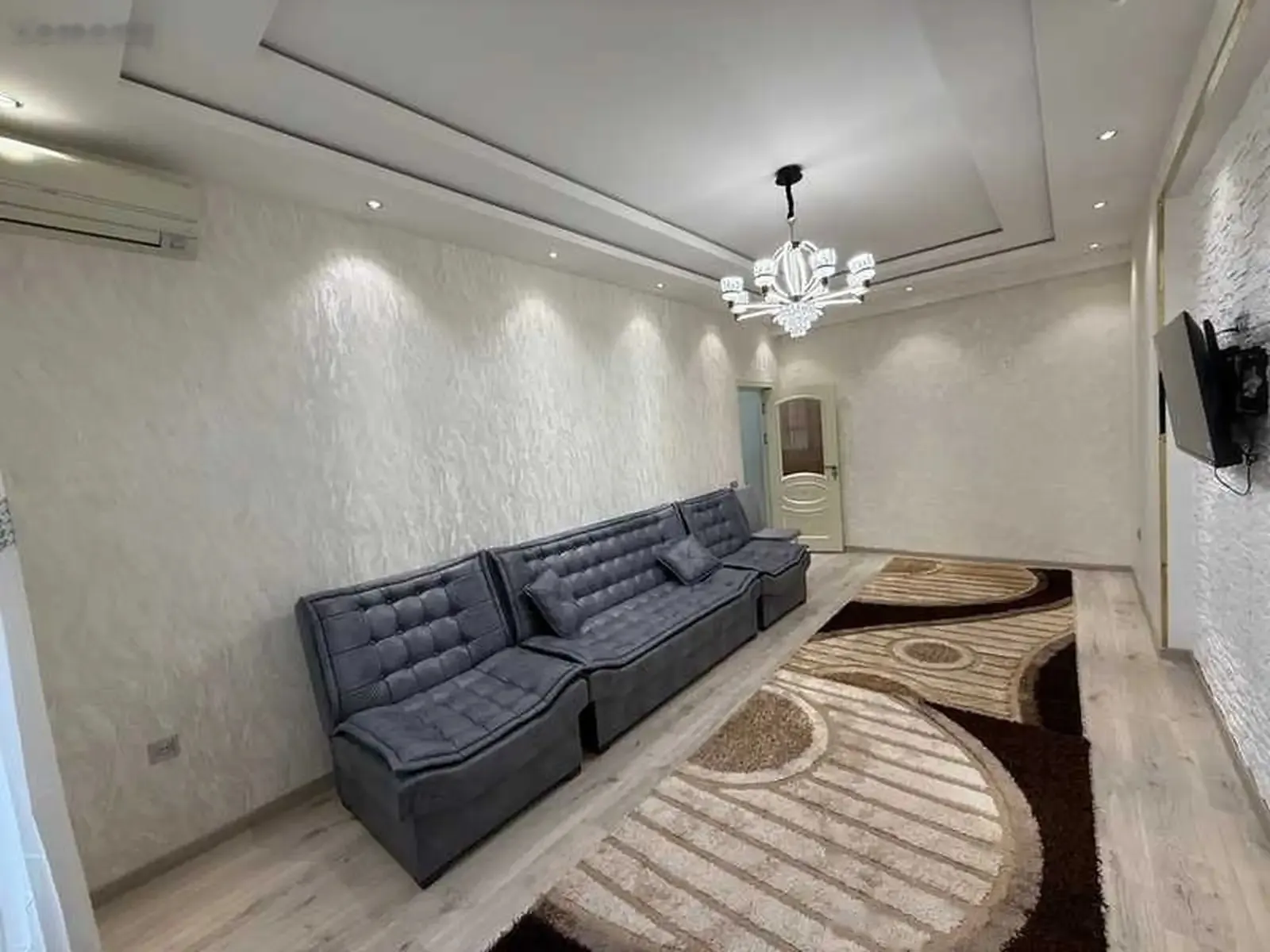 2-комн. квартира, 12 этаж, 80м², голубой экран