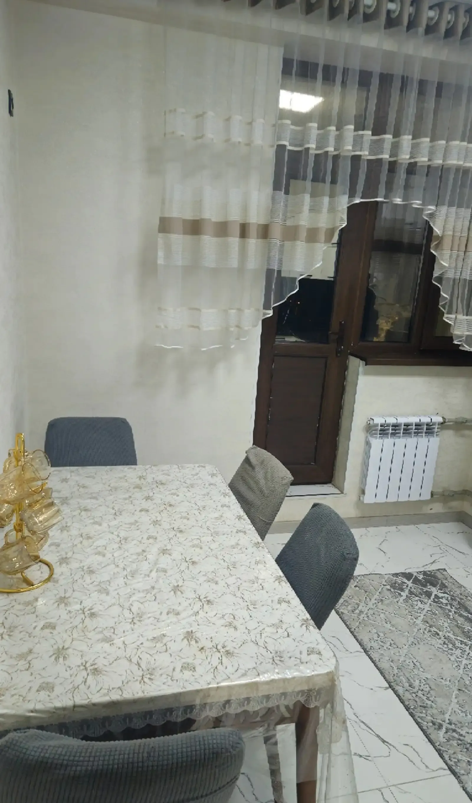 2-комн. квартира, 3 этаж, 75м², Голубой экран