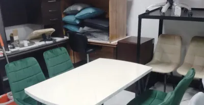 Стол и стулья