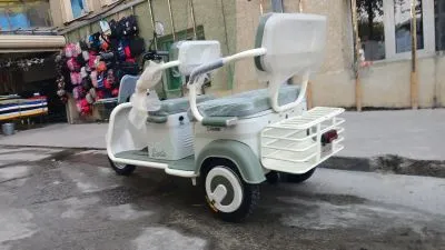 Электронный скутер трёхколёсный