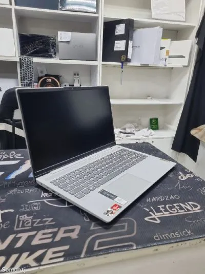 Ноутбук Lenovo AMD Ryzen 7 5700U 4.3 GHz 8 ядрно AMD RADEON 4GB 16gb/512gb