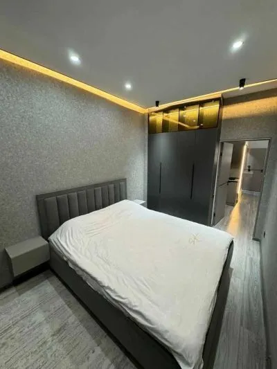 2-комн. квартира, 18 этаж, 78м², Голубой экран