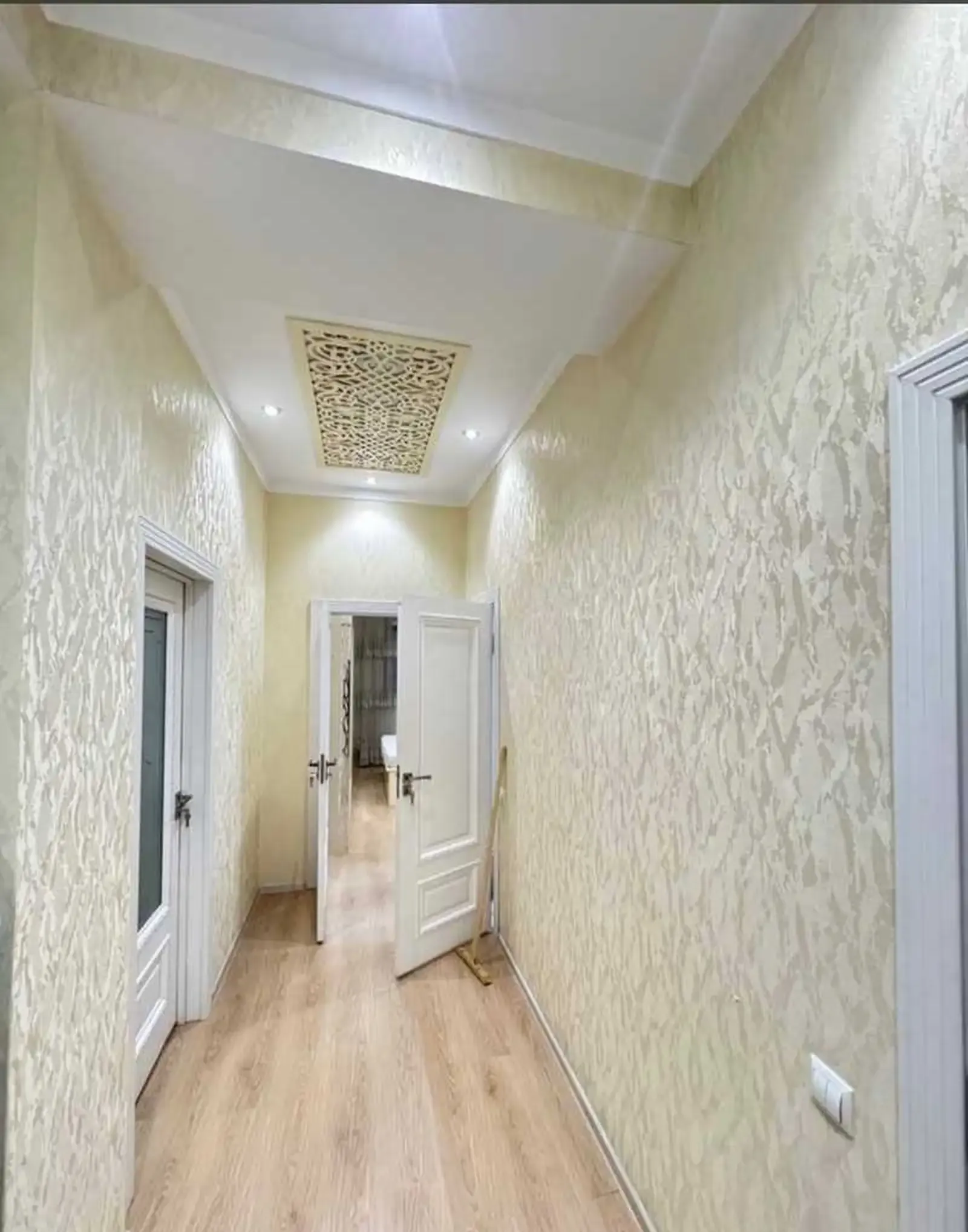 3-комн. квартира, 2 этаж, 100м², Сино