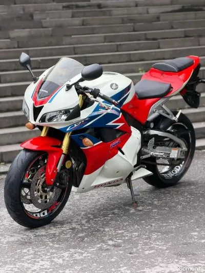 Мотоцикл Honda cbr