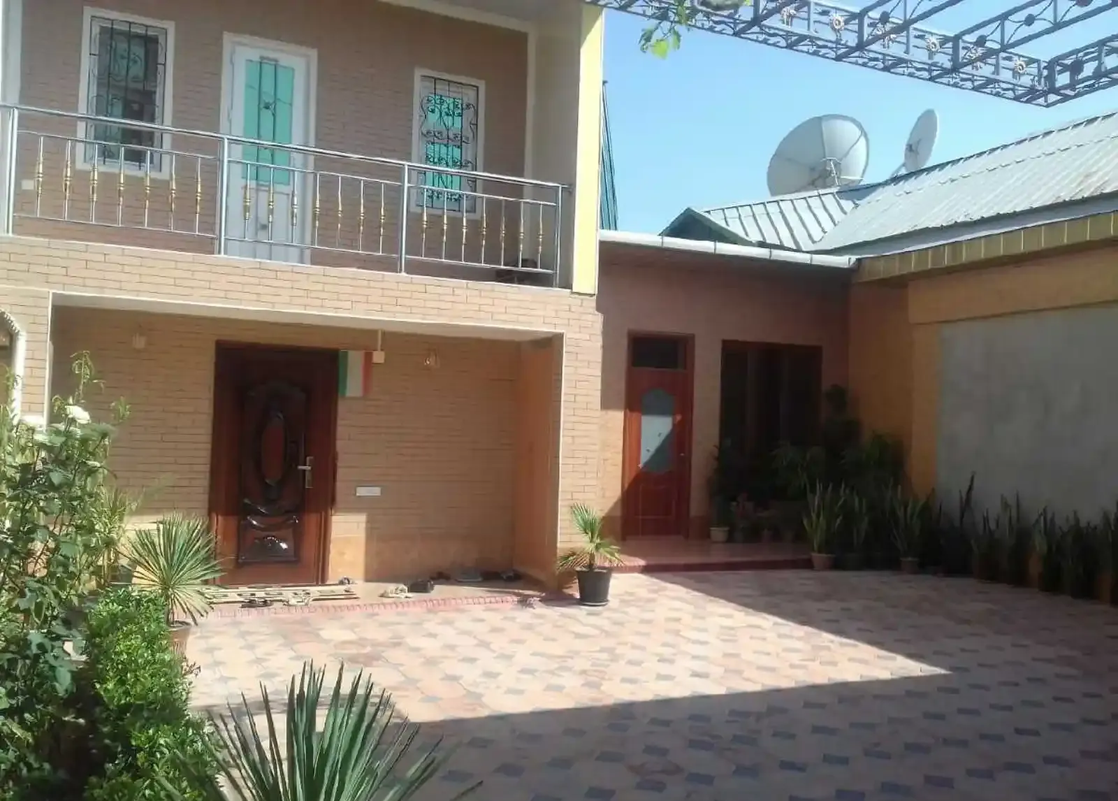 2 этажный, 8-комн. дом, 300 м², 1-Роддом