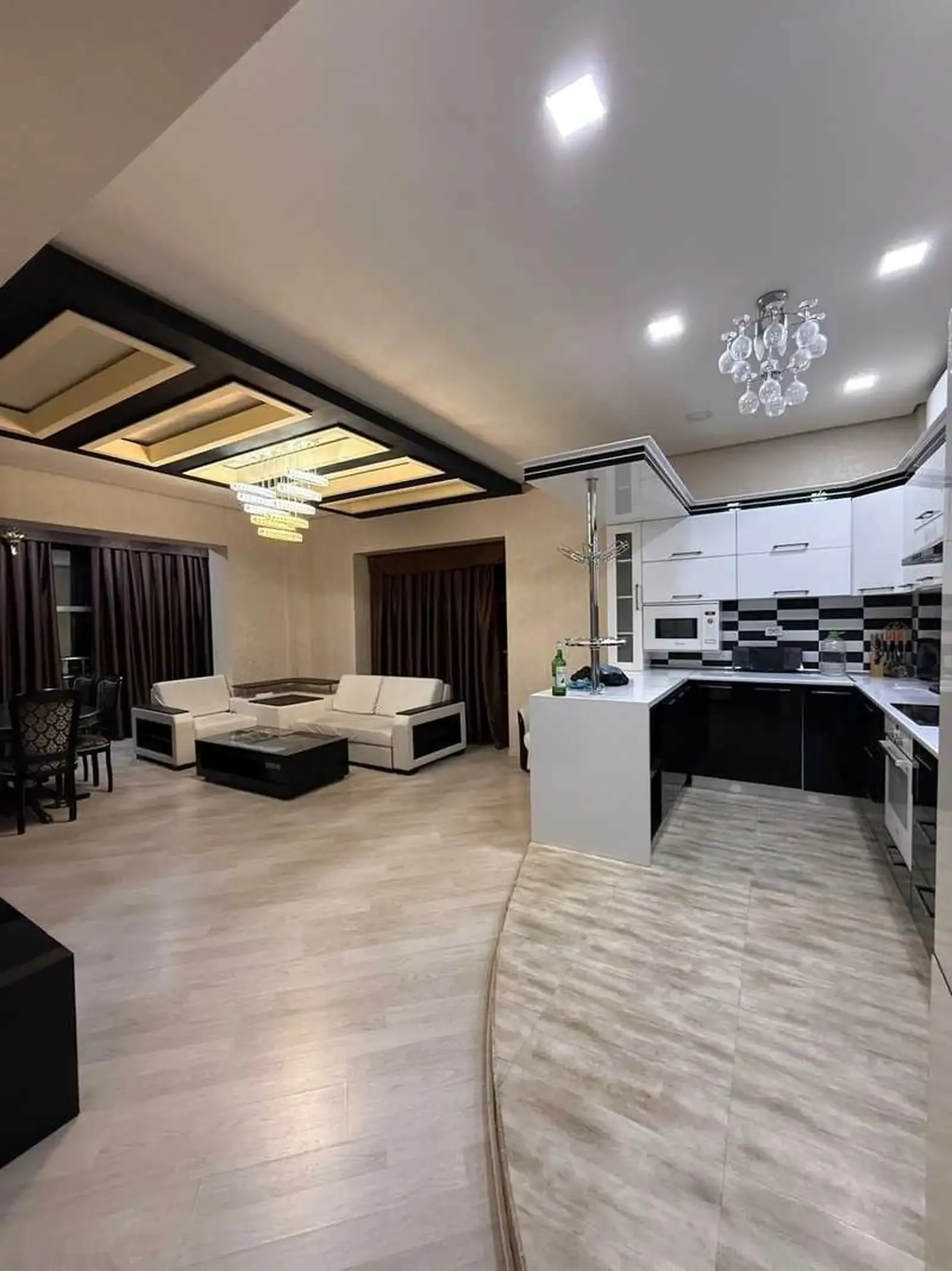2-комн. квартира, 16 этаж, 100м², Славянский университет
