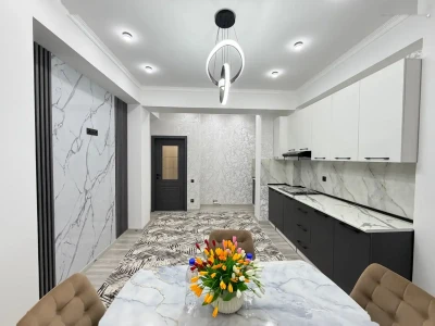 2-комн. квартира, 4 этаж, 59 м², 8 мкр — миниатюра 2