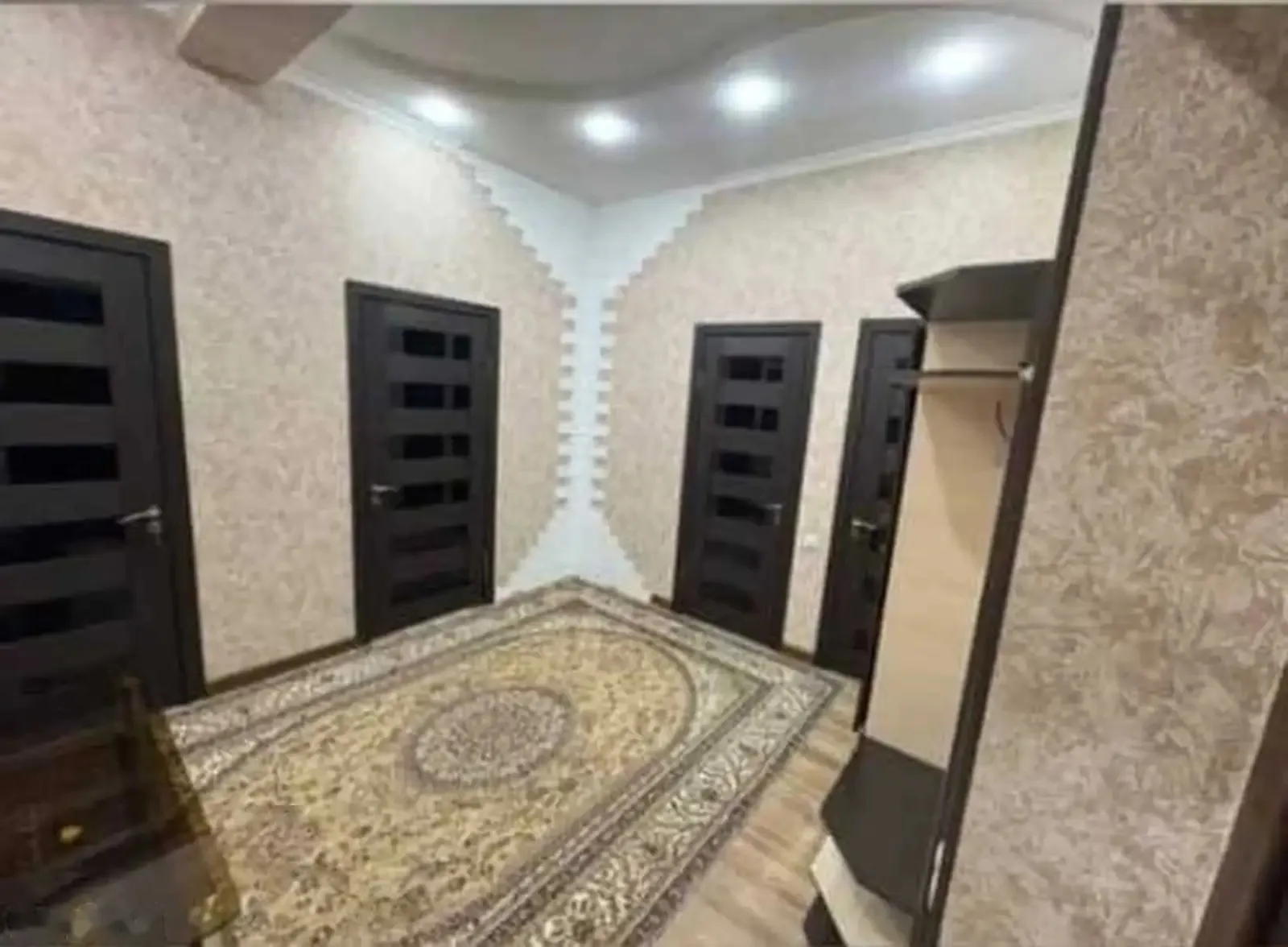 2-комн. квартира, 10 этаж, 72м², Голубой экран