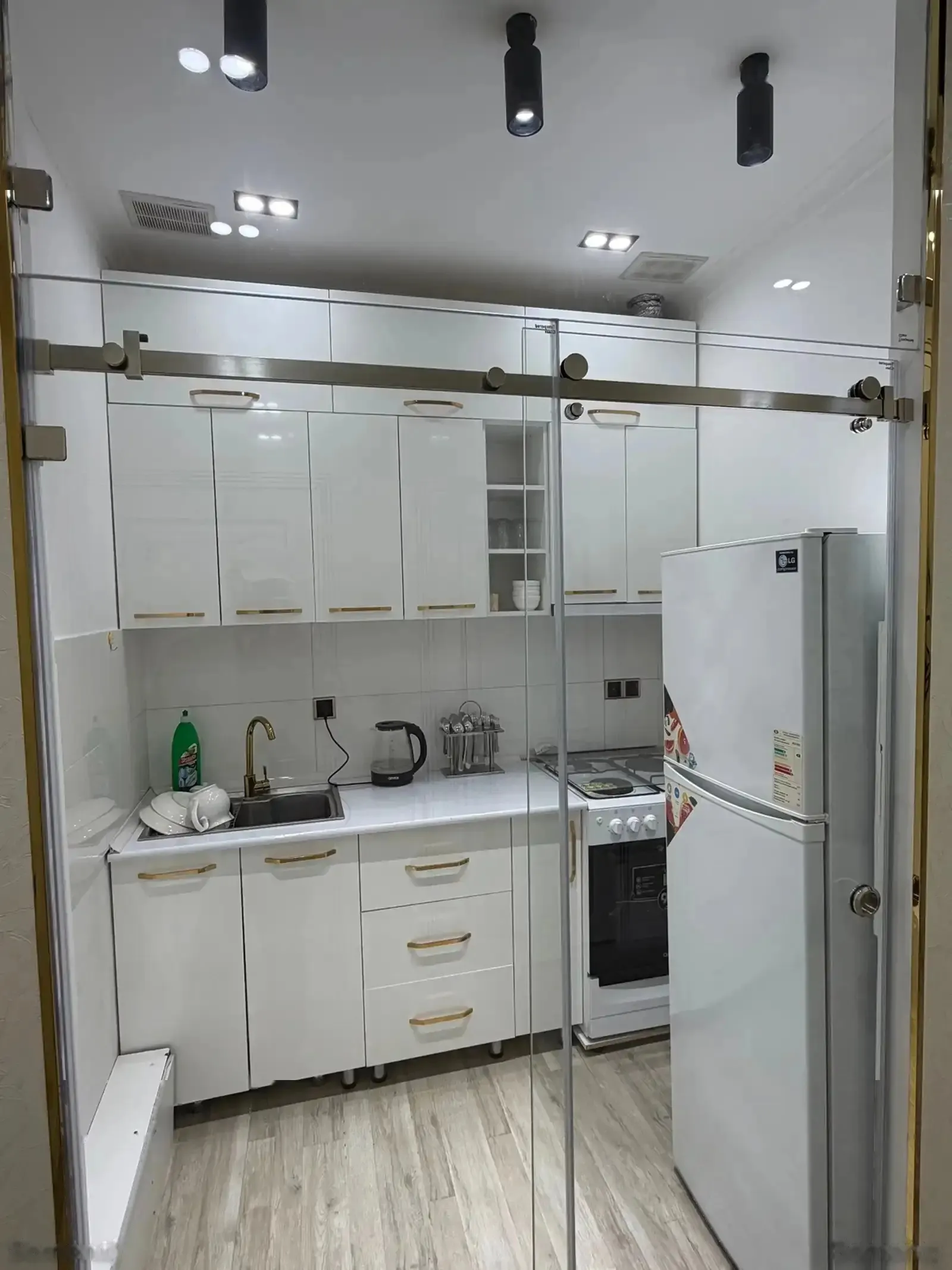 2-комн. квартира, 11 этаж, 60м², Шохмансур