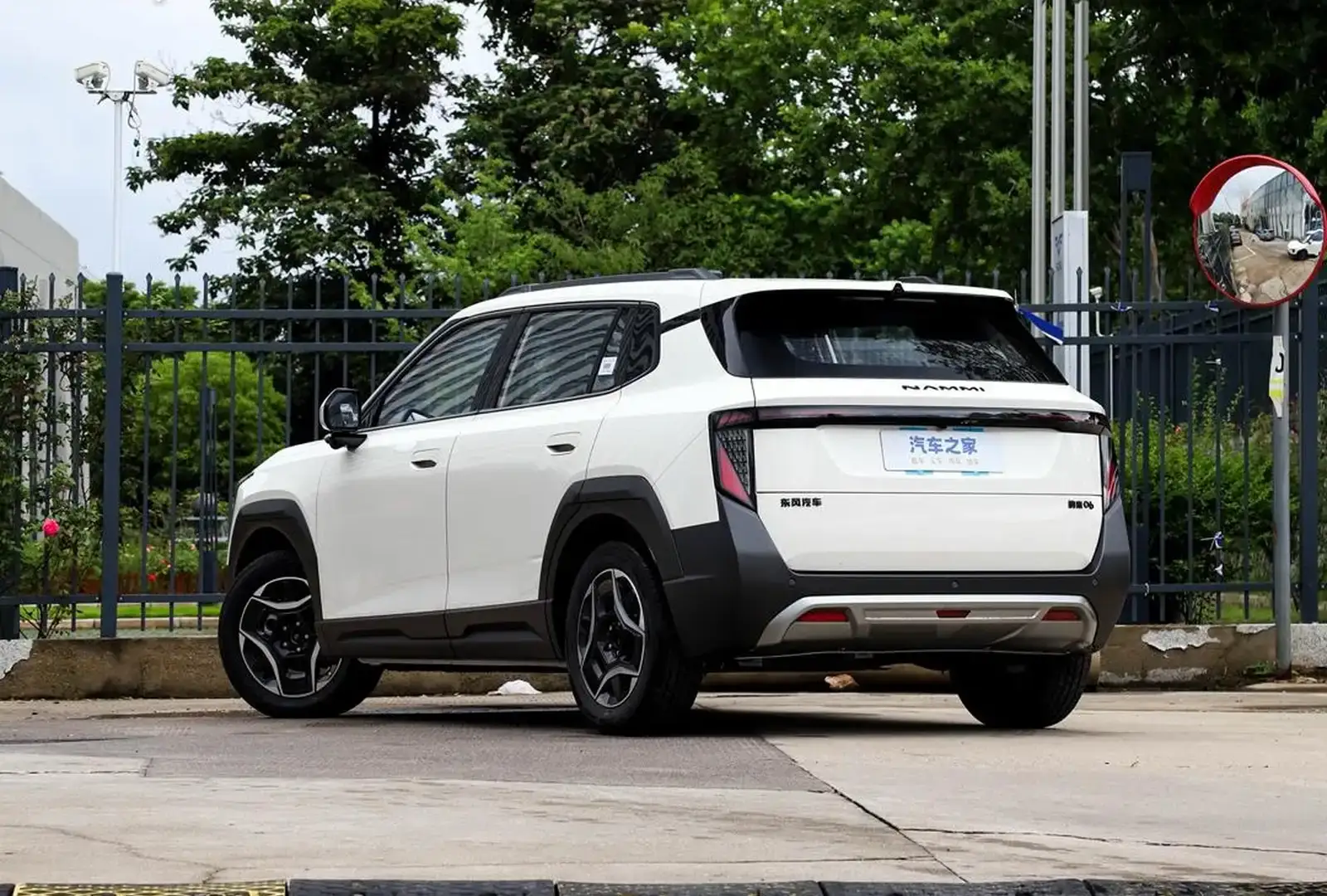 Dongfeng L7,