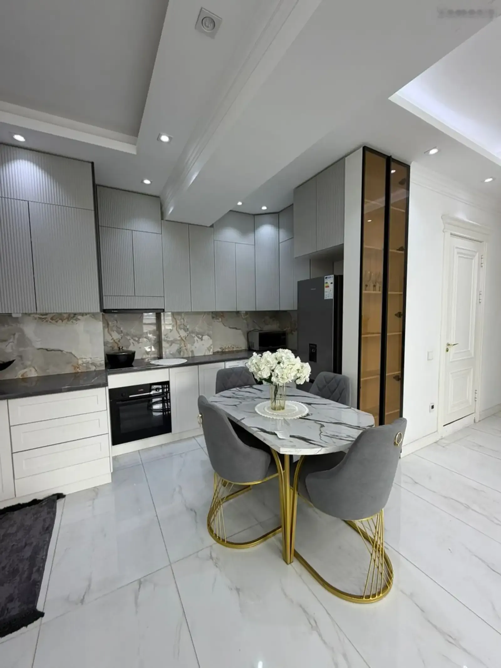 2-комн. квартира, 18 этаж, 115м², Опера и балет