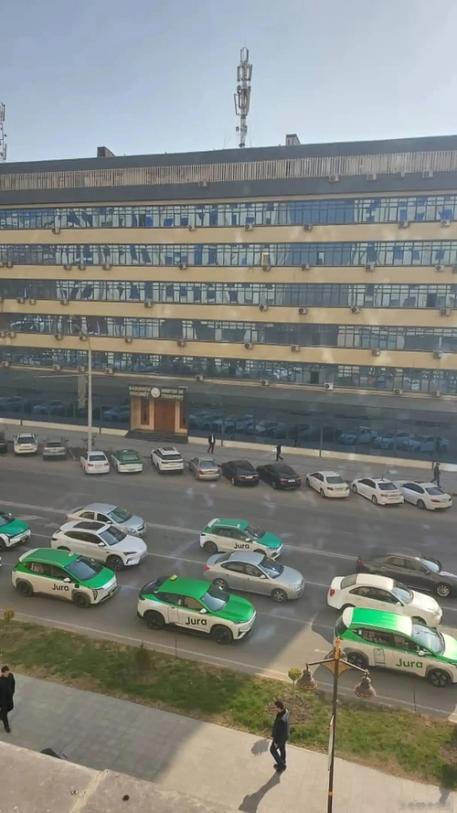 2-комн. квартира, 3 этаж, 70м², голубой экран