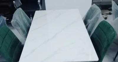 Стол со стульями