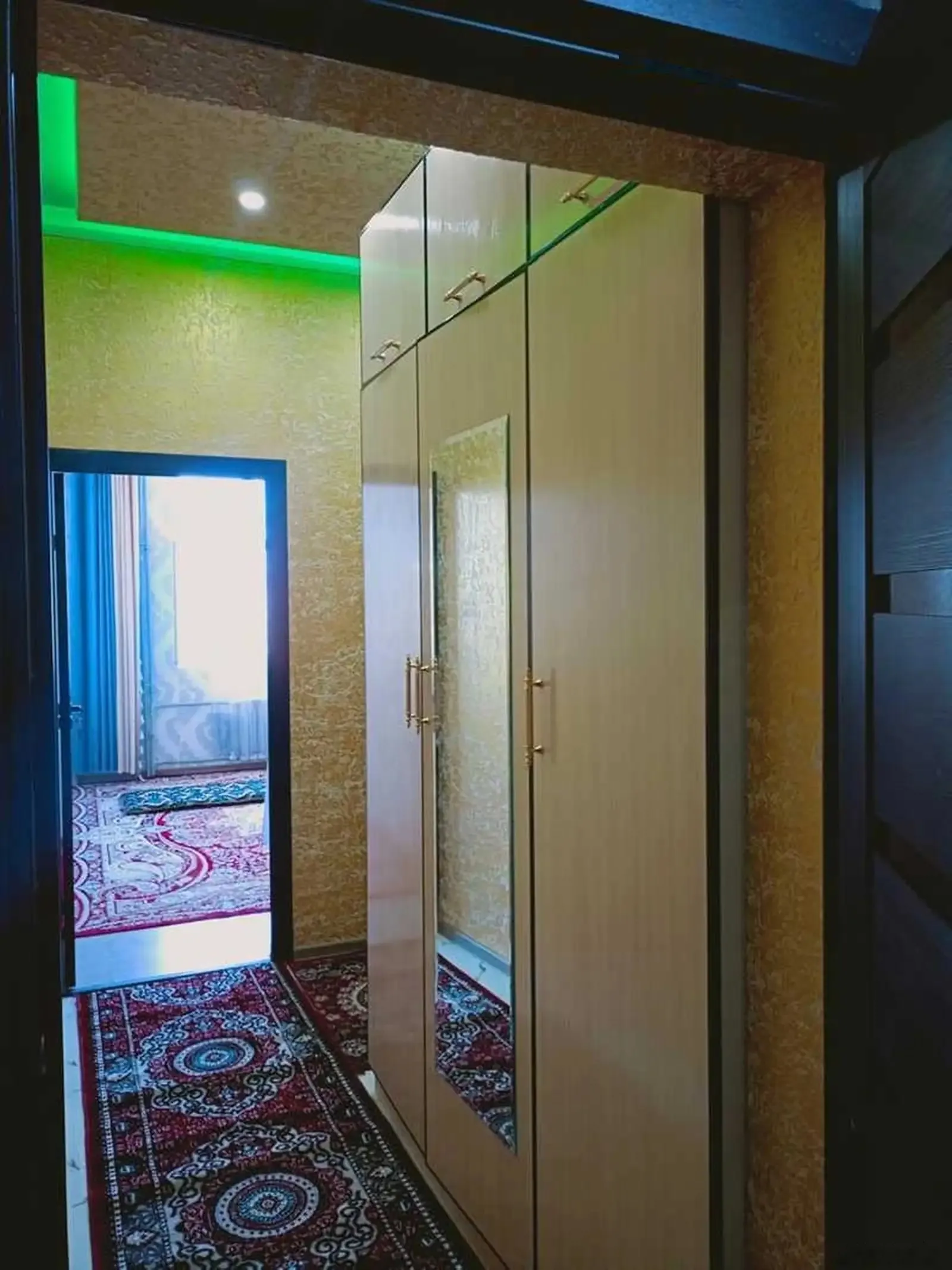 2-комн. квартира, 15 этаж, 50м², голубой экран