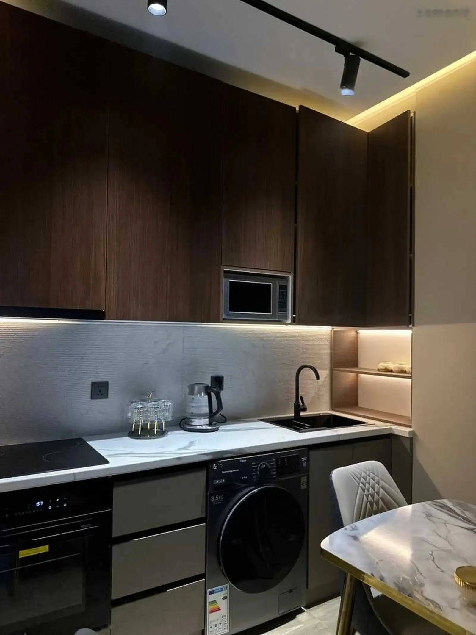 2-комн. квартира, 13 этаж, 65м², Овир