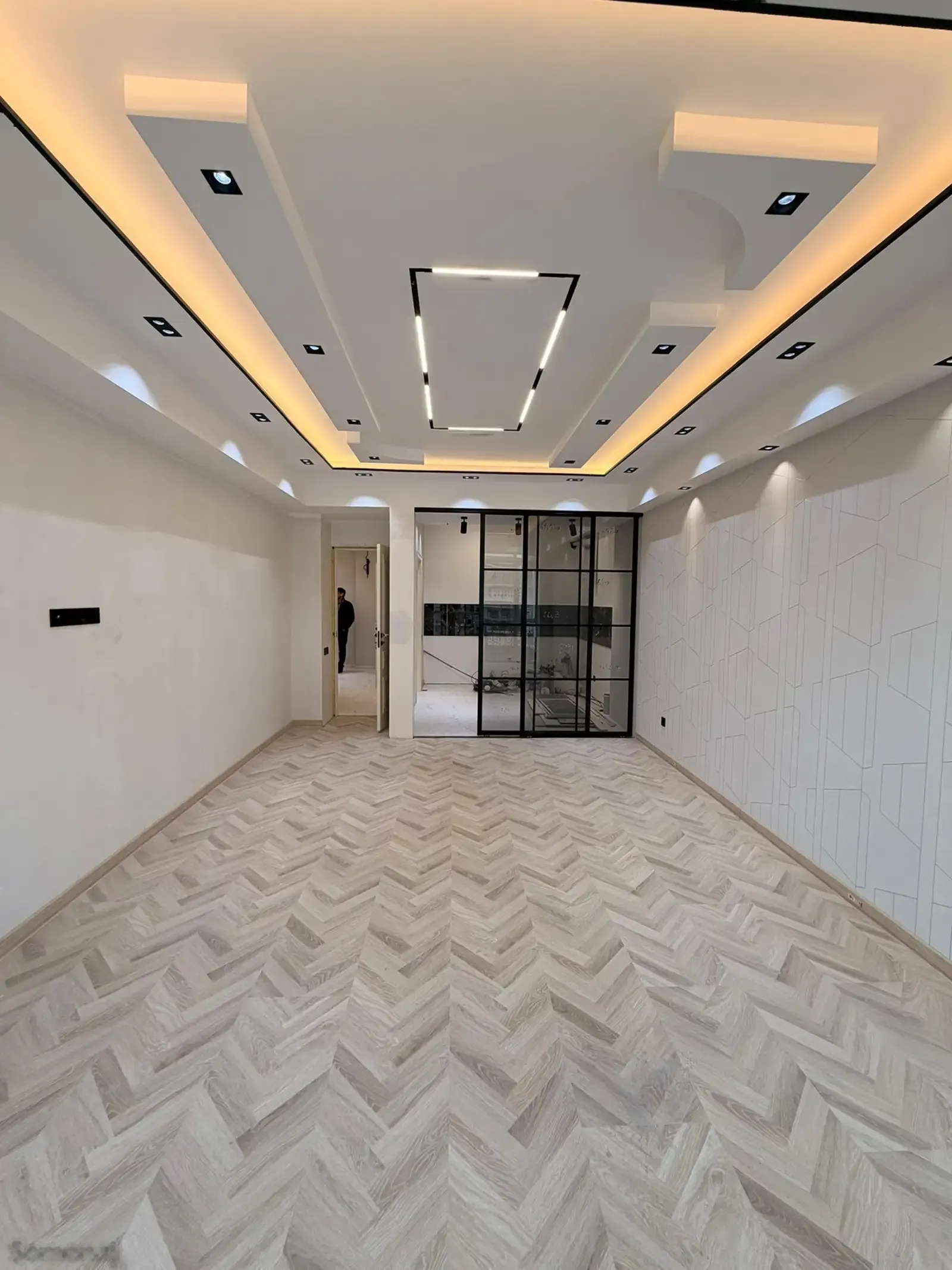 3-комн. квартира, 6 этаж, 98 м², 91 мкр, сбоку от нотариуса, над кафе MOOSE