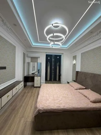 3-комн. квартира, 1 этаж, 130м², доми Сафо