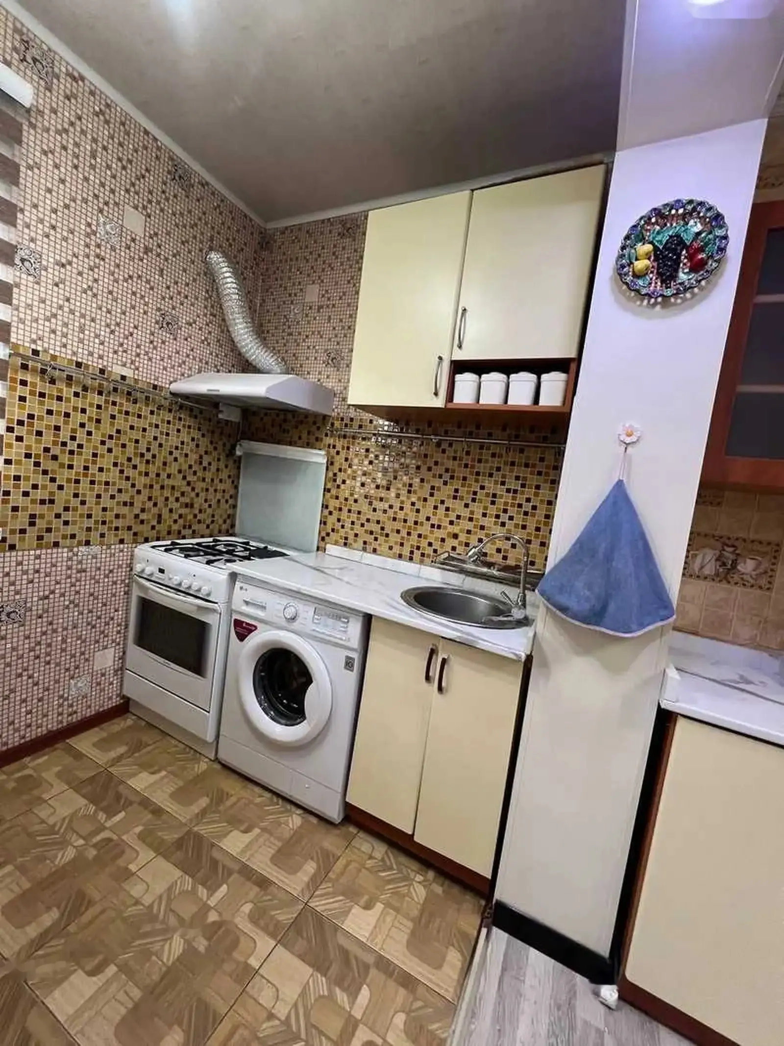 2-комн. квартира, 4 этаж, 63м², 92 мкр кафеи Суман